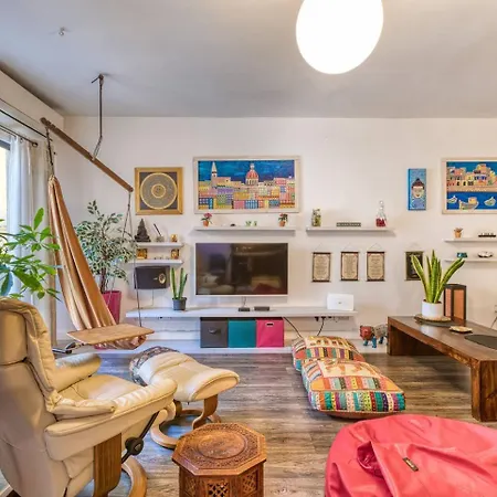 + Bright In St. Julians San Ġiljan